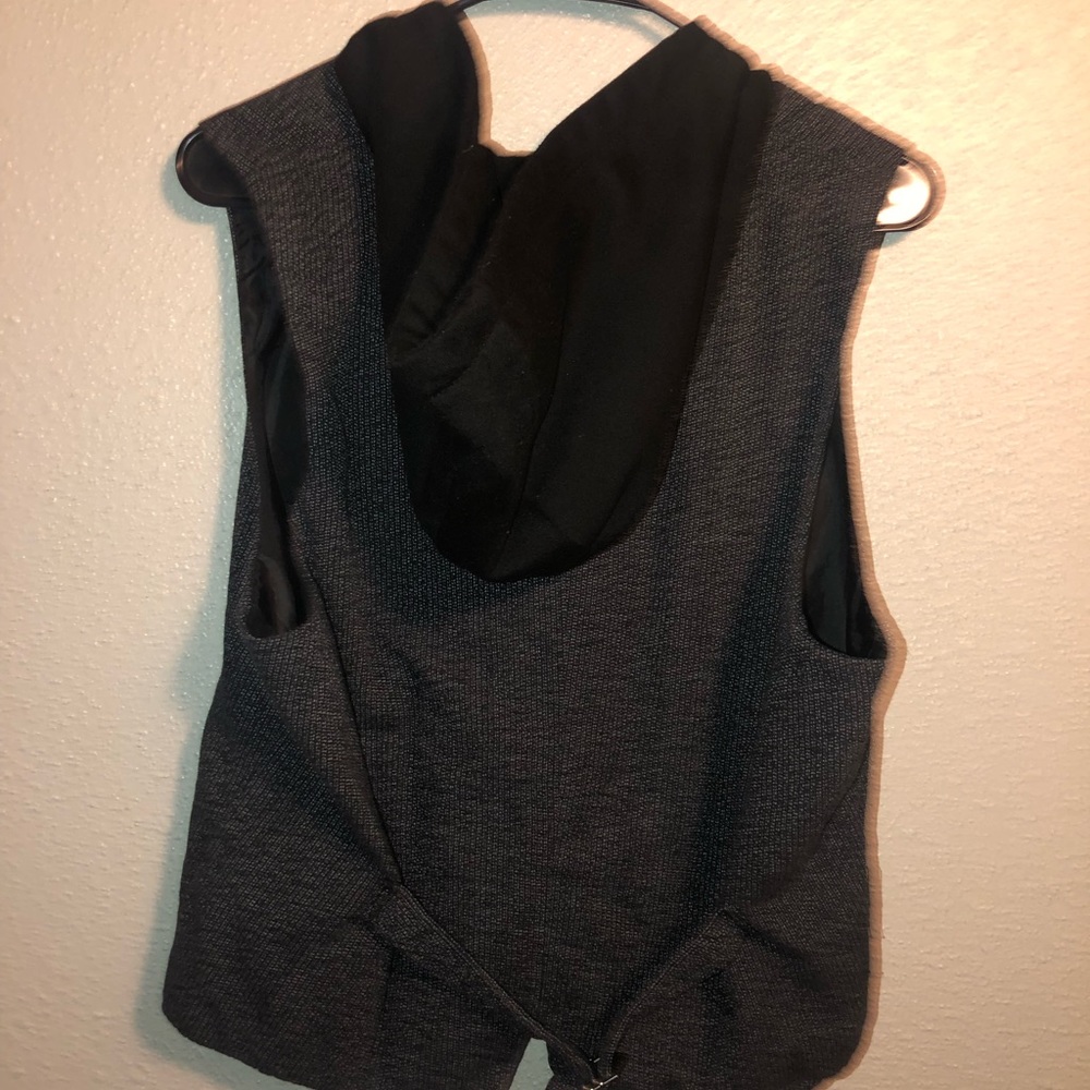 Vest - Picture 5 of 5
